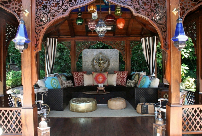 à-aménager-son-salon-marocain-toulouse-fauteuil-marocain-salle-de-séjour-idée-originale-en-bois-abris-de-jardin-oriental