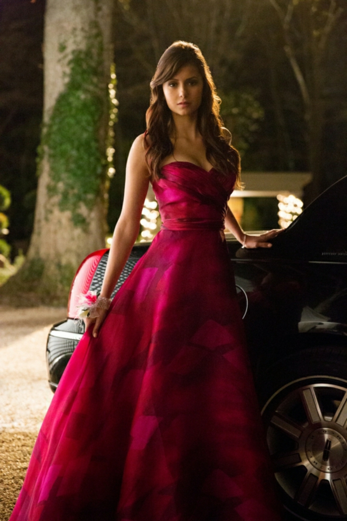 The Vampire Diaries -- ‚ÄúPictures of You‚Äù -- Pictured: Nina Dobrev as Elena -- Image Number: VD419a_0571.jpg ‚Ä” Photo: Bob Mahoney/The CW -- © 2013 The CW Network, LLC. All rights reserved.