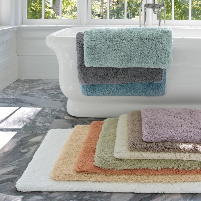 0-leroy-merlin-tapis-coloré-pour-la-salle-de-bain-avec-carrelage-gris-ikea-accessoire-salle-de-bain