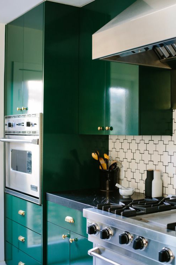 1-jolie-cuisine-laquée-de-couleur-vert-meubles-de-cuisine-modernes-verts-quel-meuble-choisir-pour-la-cuisine