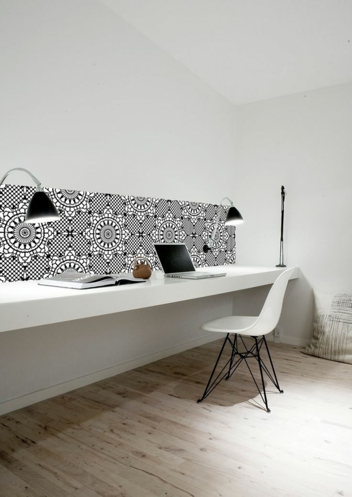 1-jolie-tapisserie-leroy-merlin-geometrique-de-couleur-blanc-et-noir-pour-bien-aménager-un-bureau-de-travail