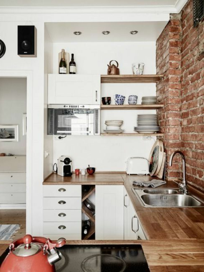 1-la-cuisine-americaine-ikea-avec-mur-de-briques-rouges-meubles-dans-la-cuisine-comment-amenager