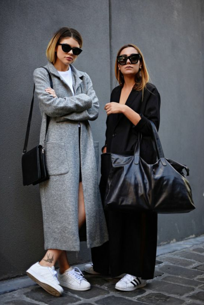 1-manteau-camaieu-long-femme-moderne-avec-sneakers-et-lunettes-de-soleil-noirs