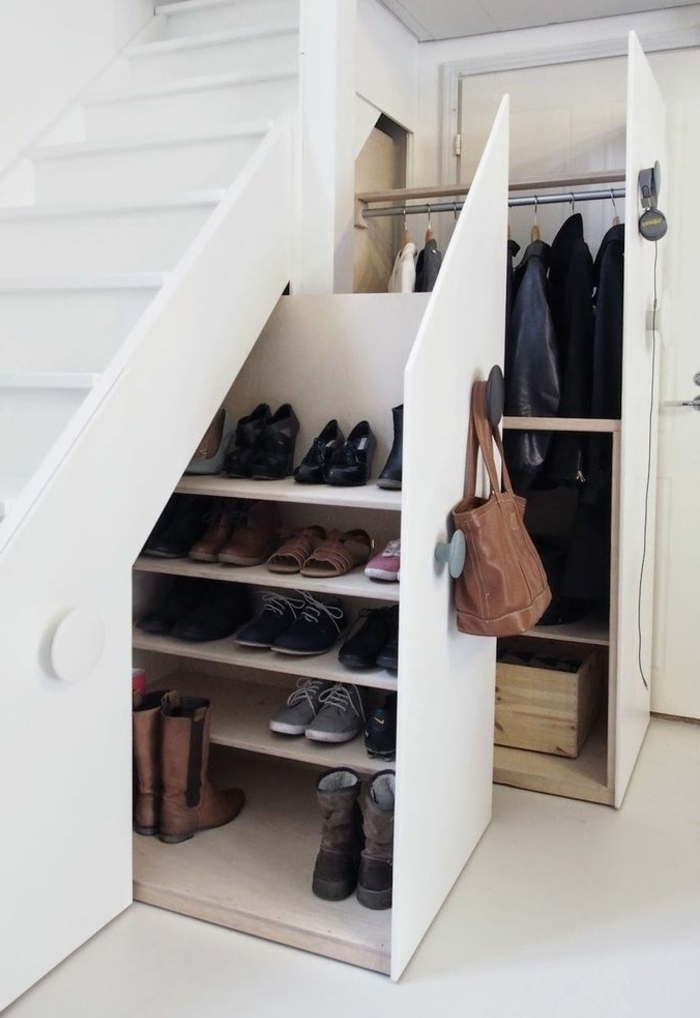 1-range-chaussures-sous-escalier-comment-ranger-vos-chaussures-avec-les-meubles-gain-de-place