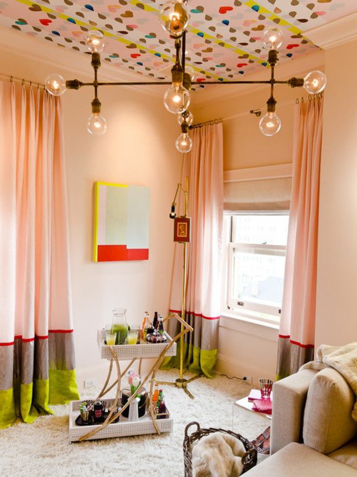 1-rideau-enfant-pas-cher-de-couleur-rose-pour-la-chambre-d-enfant-fille-avec-un-tapis-blanc