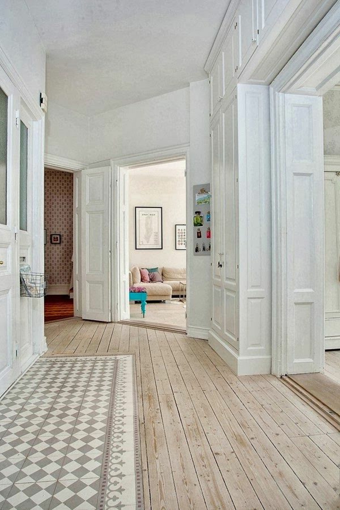1-un-joli-parquet-contrecolé-en-bois-clair-pour-le-couloir-moderne-avec-parquet-clair