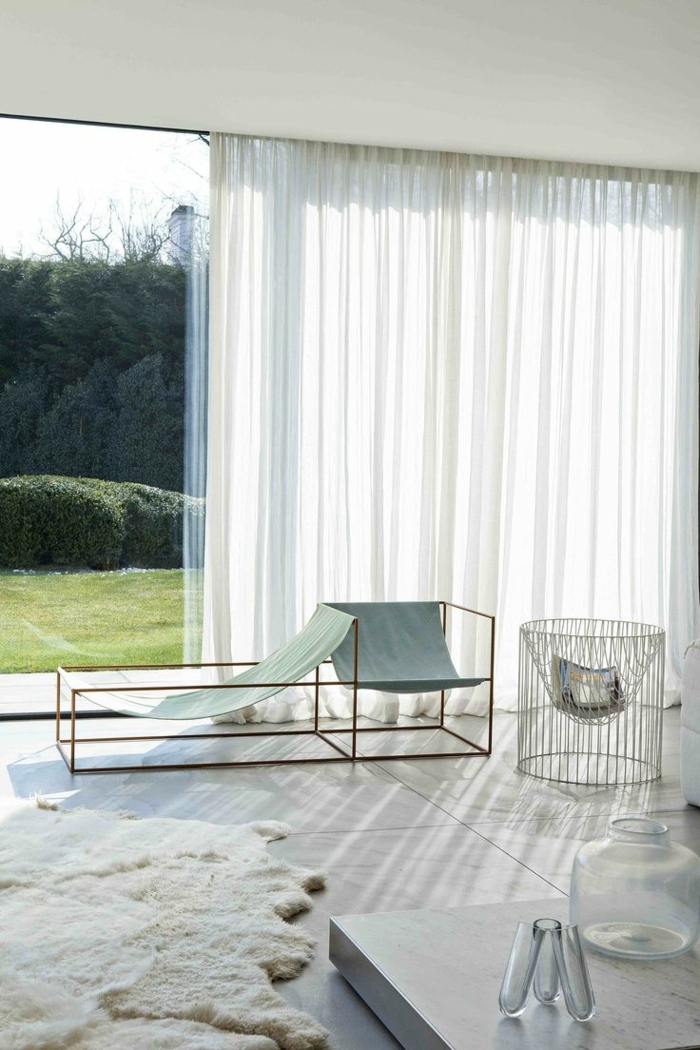 1-voilage-fenetre-pour-le-salon-avec-un-intérieur-de-luxe-blanc-sol-en-marbre-blanc