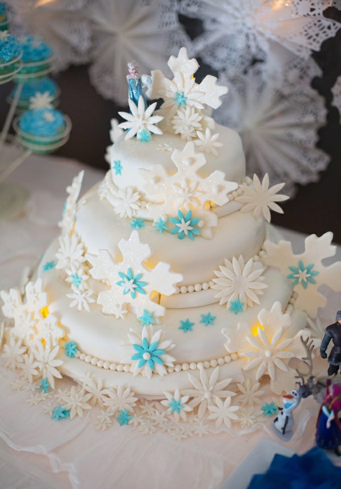 2-frozen-la-reine-des-neiges-gâteau-anniversaire-fille-image-de-gateau-beau-blanc