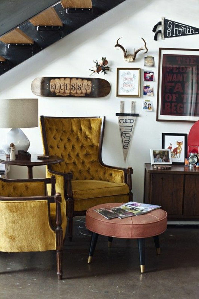 2-idee-deco-sejour-avec-un-fauteuil-jaune-dans-le-salon-moderne-mur-blanc-decoration-murale