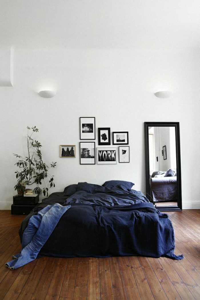 2-une-jolie-chambre-à-coucher-avec-linge-de-lit-bleu-et-parquet-contrecolé