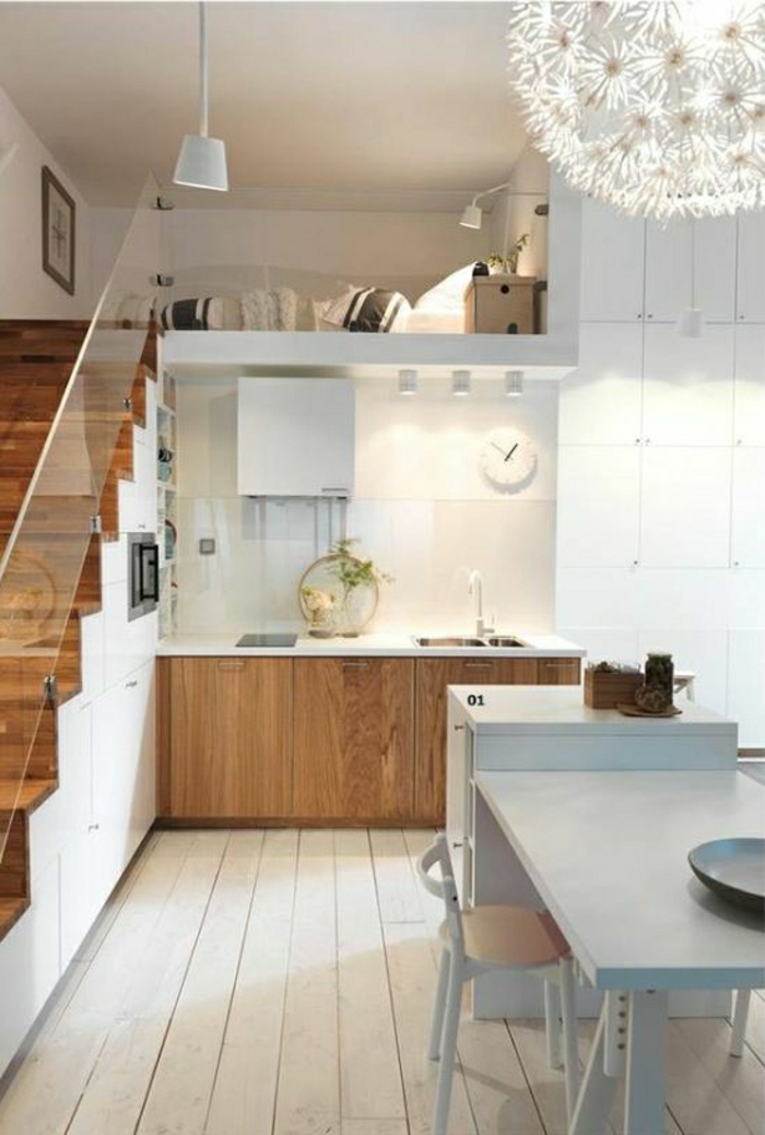 2-une-jolie-cuisine-sous-escalier-bien-aménager-avec-meubles-gain-de-place
