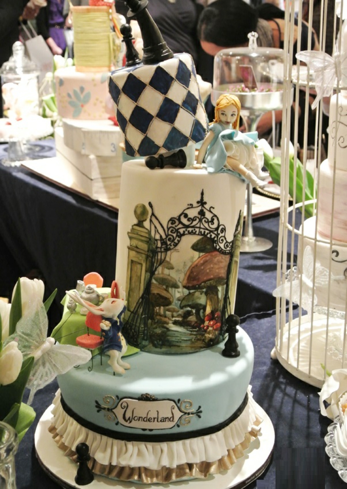 3-idée-gâteau-de-mariage-Alice-au-pays-des-merveilles-Disney-mariée-princesse-dessin-animé
