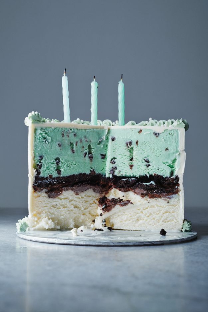 4-anniversaire-gâteau-la-reine-des-neiges-anna-elsa-olaf-gateaux-reine-des-neiges-chocolat-et-mint-glace