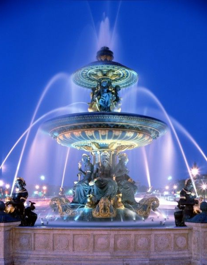 4-fontaine-des-mers-à-la-place-de-la-concorde-quoi-visiter-a-paris-idee-vacances-pas-cher-en-france