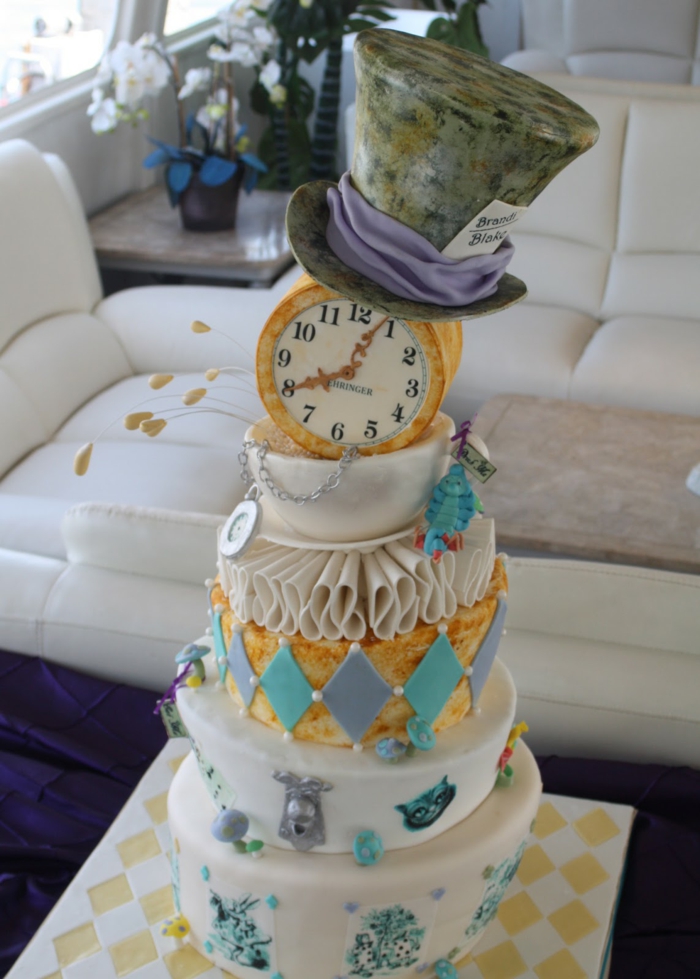 Alice-au-pays-des-merveilles-Disney-dessin-animé-wedding-cake-gâteau-de-mariage