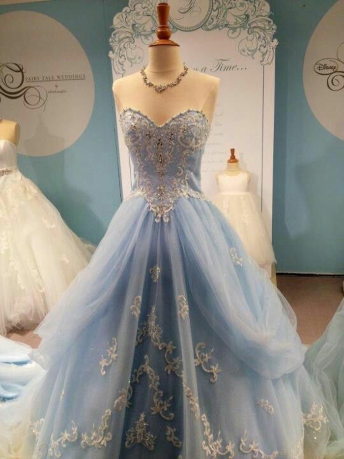 Idées-au-pays-des-merveilles-Alice-Disney-robe-de-mariée-robe-de-princesse-bleue-jolie