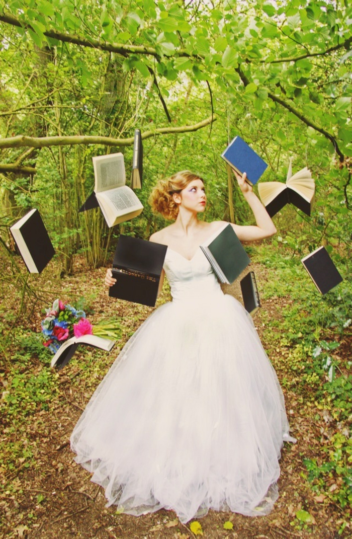 Idées-au-pays-des-merveilles-Alice-Disney-robe-de-mariée-robe-de-princesse-livres-jardin