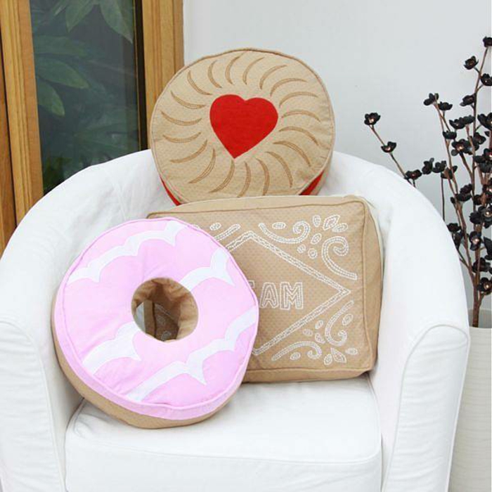 Idées-déco-d-intérieur-le-coussin-design-pour-le-canapé-donut-coussin-biscuit