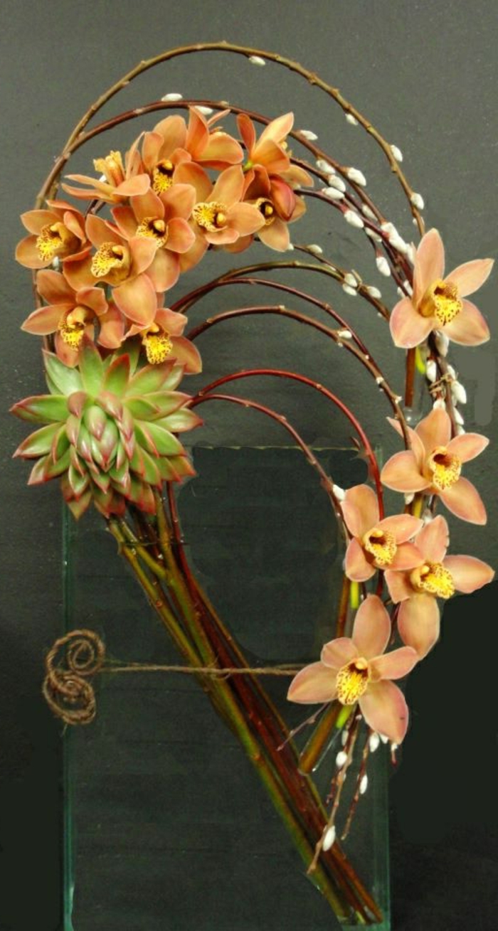 art-foral-moderne-branches-tordus-et-orchidées-oranges
