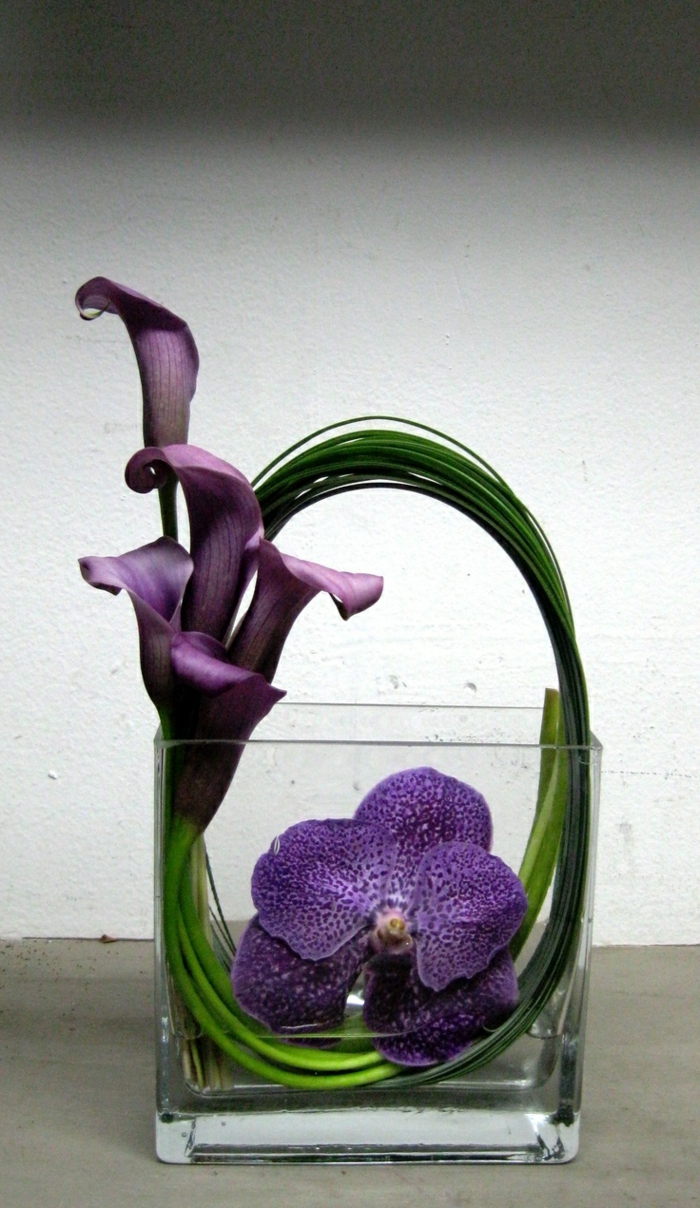 art-foral-moderne-lys-calla-et-orchidée-en-lilas
