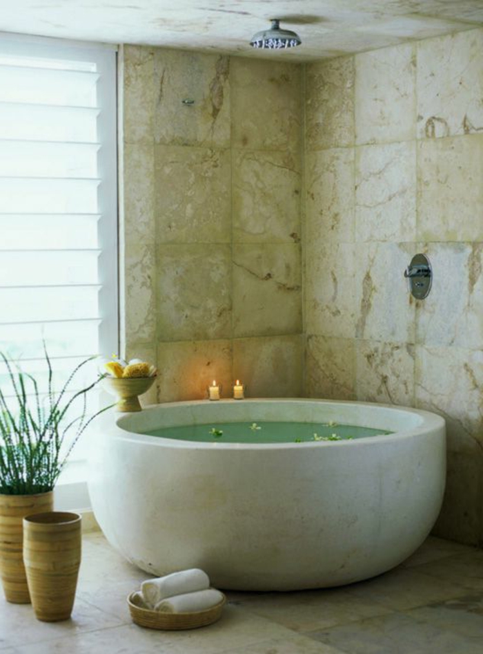 baignoire-ronde-en-pierre-blanche-idée-unique-pour-petits-espaces