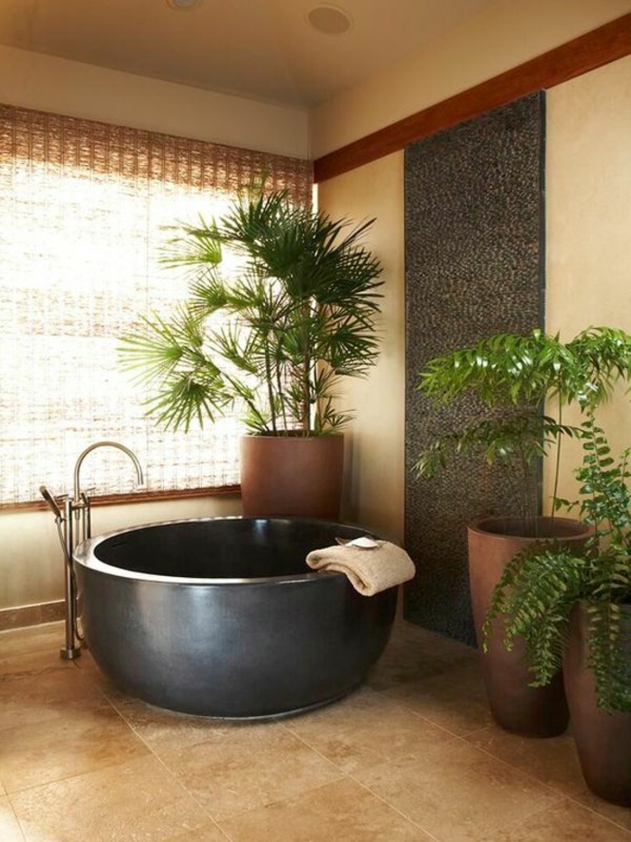 baignoire-ronde-plantes-vertes-déco-minimaliste