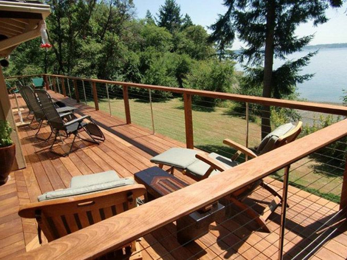 bien-choisir-la-balustrade-extérieure-pour-la-maison-en-bois-avec-balcon-en-bois