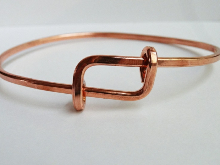 bracelet-en-cuivre-modèle-simple-avec-détail-original