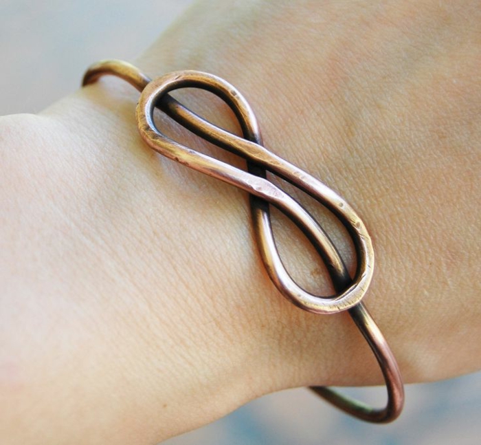 bracelet-en-cuivre-original-avec-un-noeud