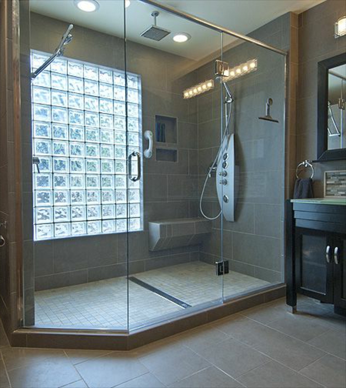 briques-de-verre-fenêtre-en-briques-de-verre-dans-la-salle-de-bains