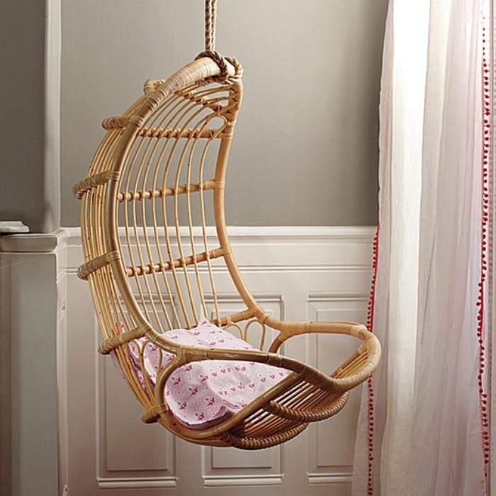 chaise-hamac-en-bois-créatif-coussin-rose