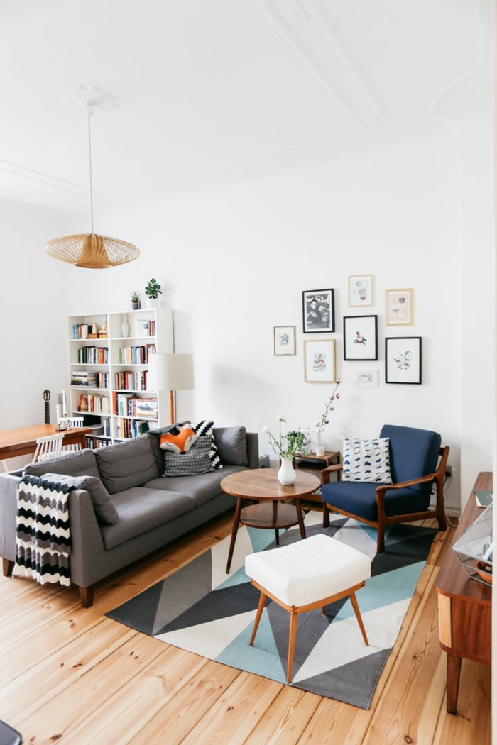 comment-choisir-son-parquet-pour-le-salon-de-style-scandinave-avec-meubles-colorés