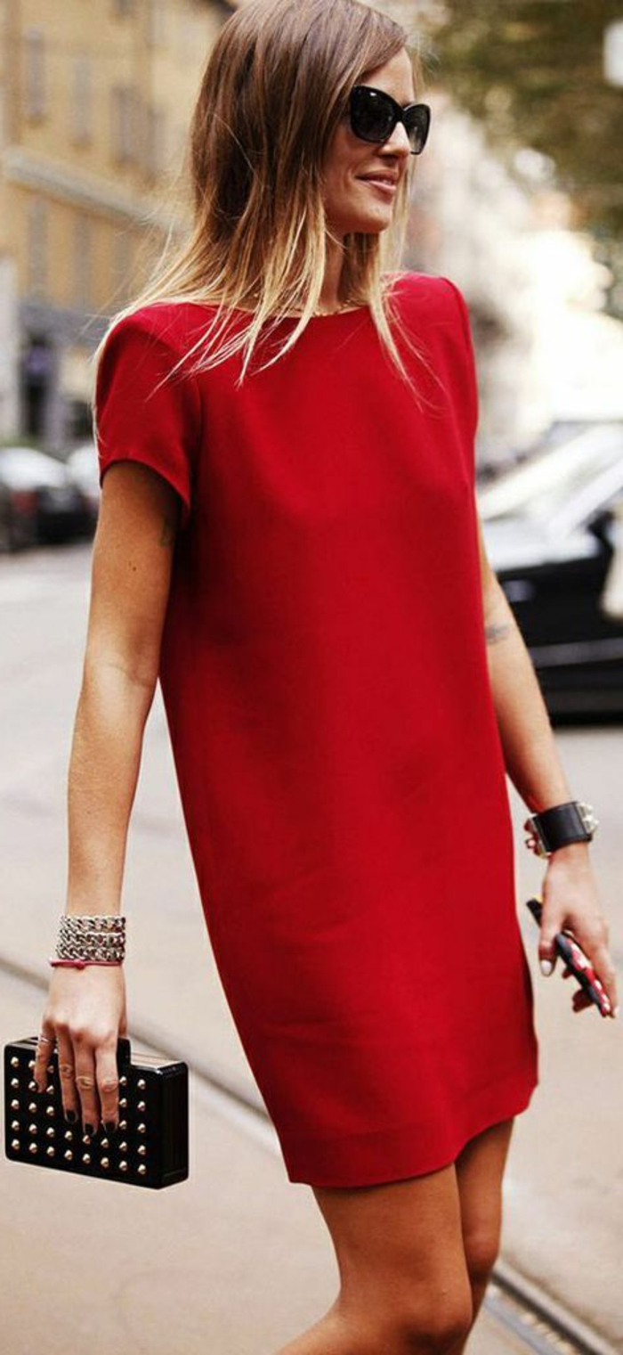 comment-etre-chic-avec-des-robes-habillees-courtes-rouges-femme-moderne-avec-robes-cocktail-pas-cher