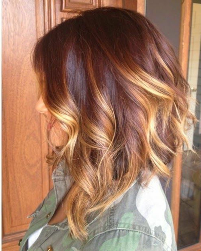 couleur-cheveux-couleur-châtain-clair-idée-coiffure-moderne-coté-demi-longue