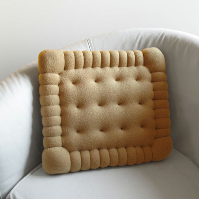 coussins-design-sofa-idées-originales-pour-le-salon-chic-biscuit