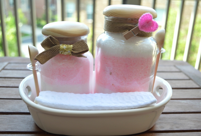 des-cadeaux-belle-mere-DIY-Gift-Homemade-Bath-Salt-pour-la-salle-de-bain-baignoire