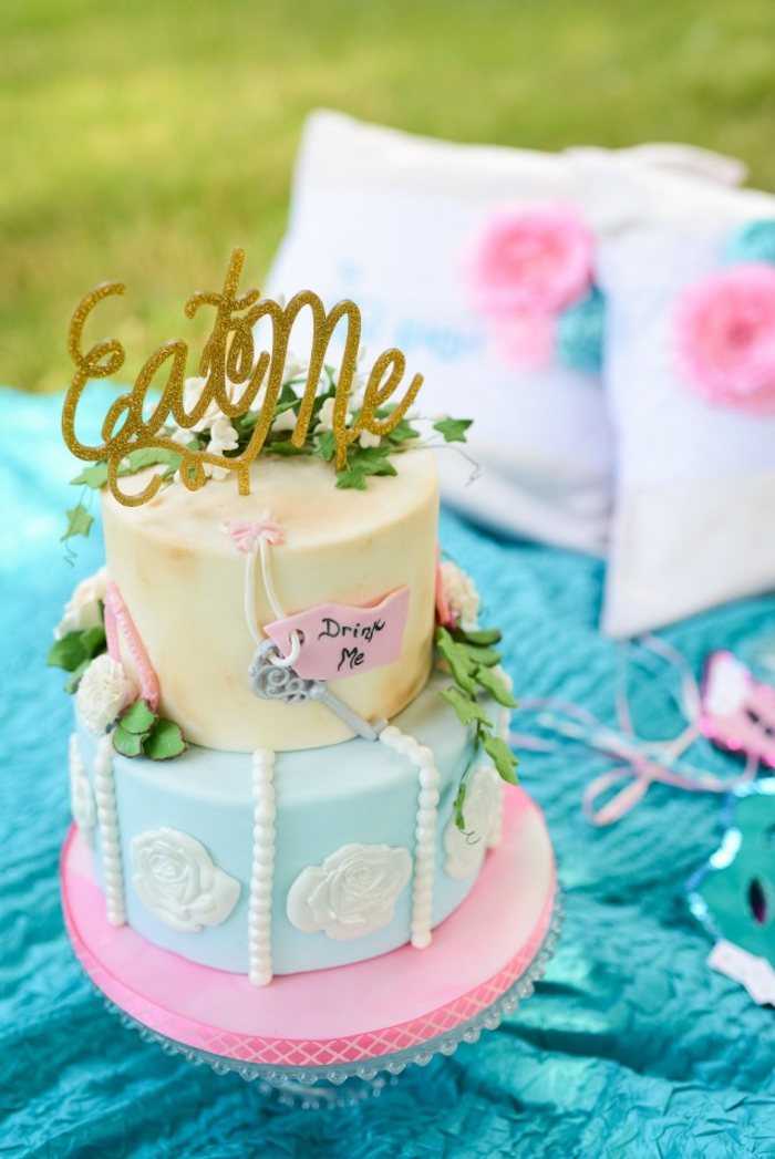 disney-alice-au-pays-des-merveilles-gâteau-anniversaire-fête-décoration-cake