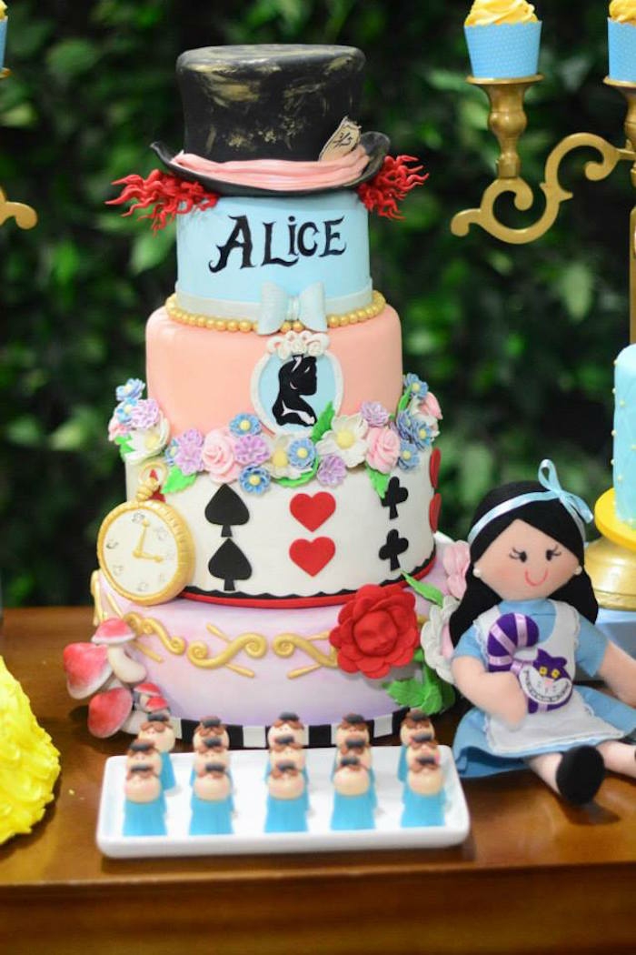 disney-alice-au-pays-des-merveilles-gâteau-anniversaire-fête-décoration-poupée-alice