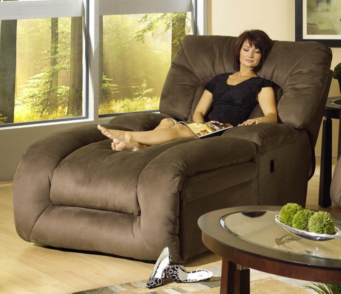 fauteuil-relaxation-ikea-de-couleur-marron-foncé