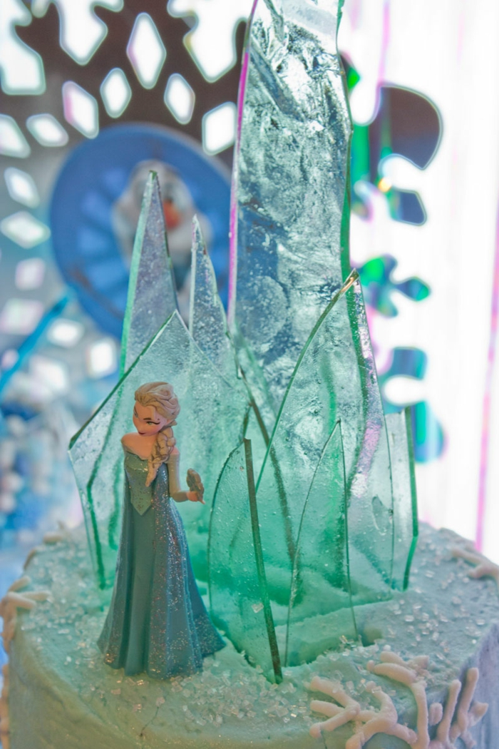 frozen-la-reine-des-neiges-gâteau-anniversaire-fille-image-de-gateau-belle-en-bleu-elsa