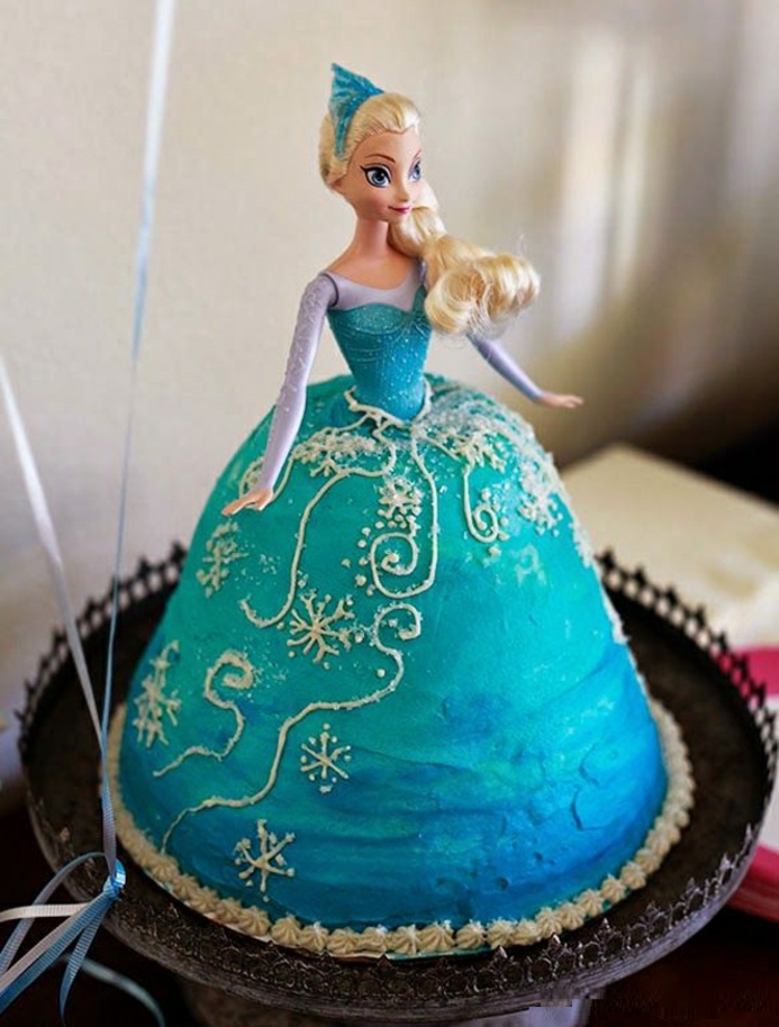 gâteau-pour-l-anniversaire-de-votre-file-avec-elsa-frozen-decors-gateaux-anniversaire-elsa-robe