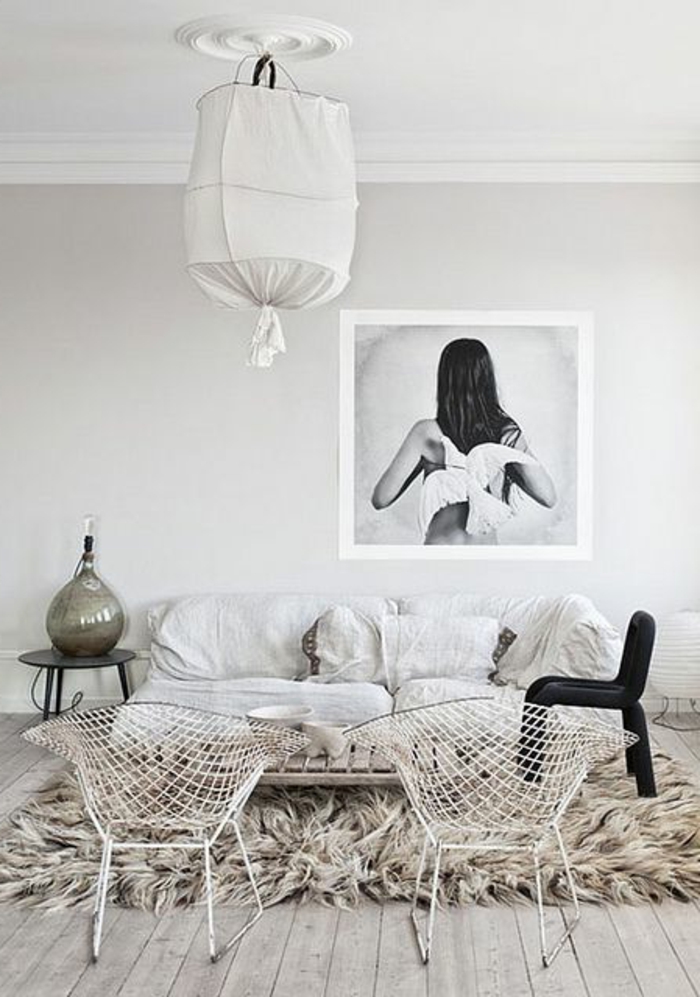 intérieurs-scandinaves-avec-meuble-norvegien-un-joli-tapis-gris-dans-le-salon-sol-en-planchers