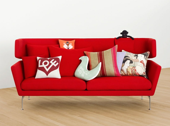 la-housse-coussin-design-idées-aménagement-intérieur-canapé-rouge