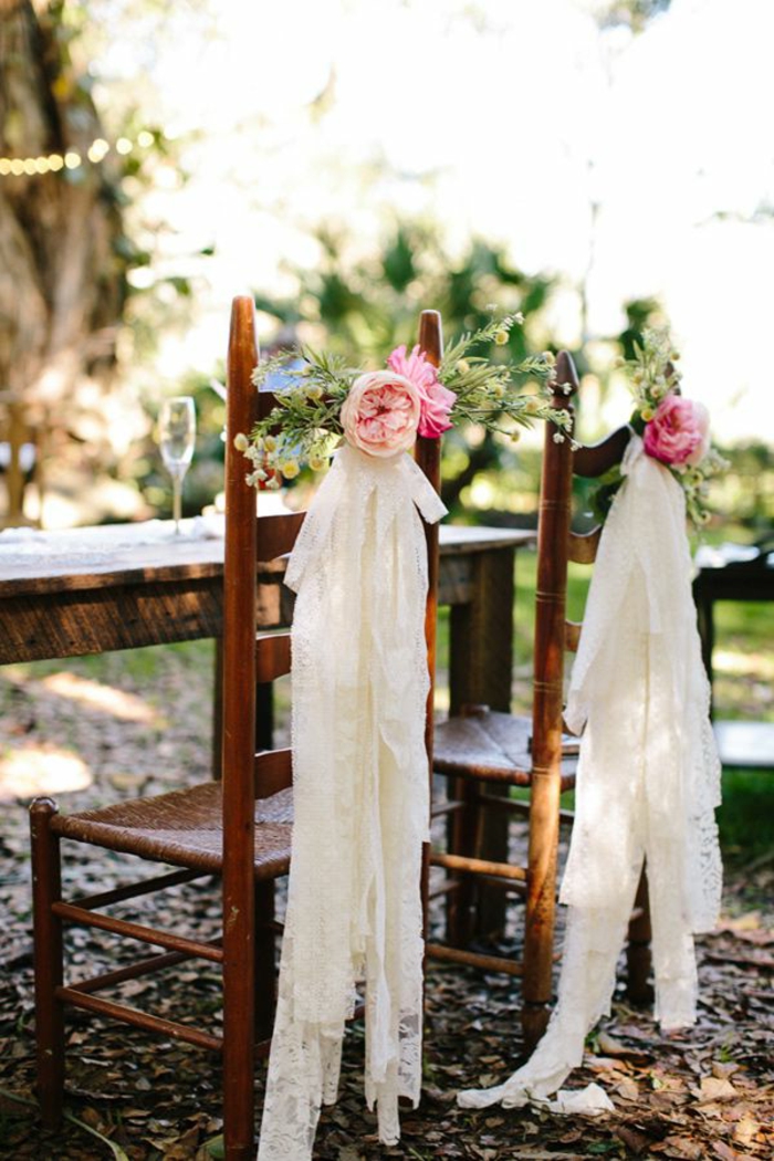 la-plus-belle-mode-de-décoration-mariage-une-jolie-decoration-pour-mariage-pas-cher-avec-hausse-de-chaise-pour-mariage-avec-fleurs-et-voilage-blanc