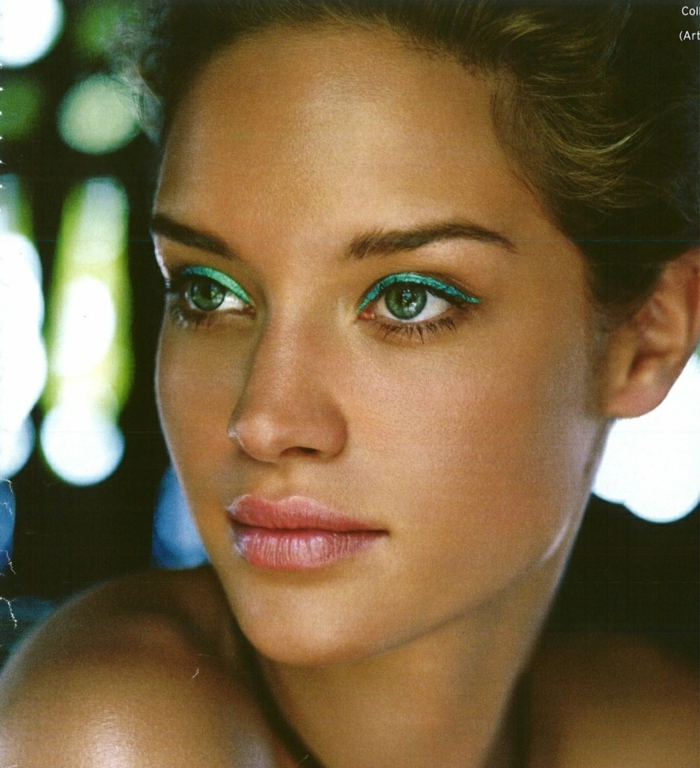 le-maquillage-yeux-marron-vert-tuto-maquillage-yeux-verts-femme-resized