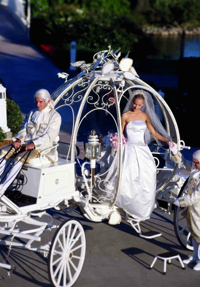 mariage-cendrillon-chaussure-idée-robe-de-mariée-theme-mariage-original-carosse-mariée