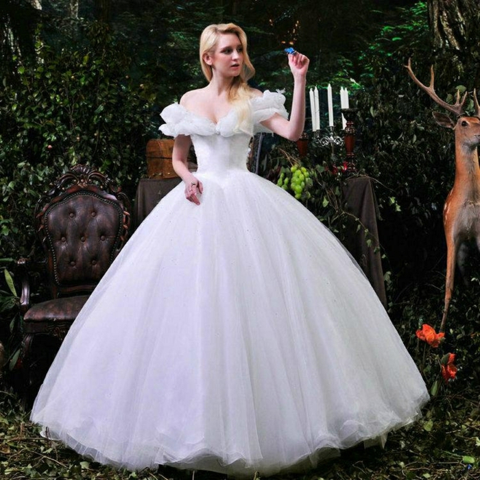 mariage-cendrillon-chaussure-idée-robe-de-mariée-theme-mariage-original-robe-de-princesse-disney-cendrillon