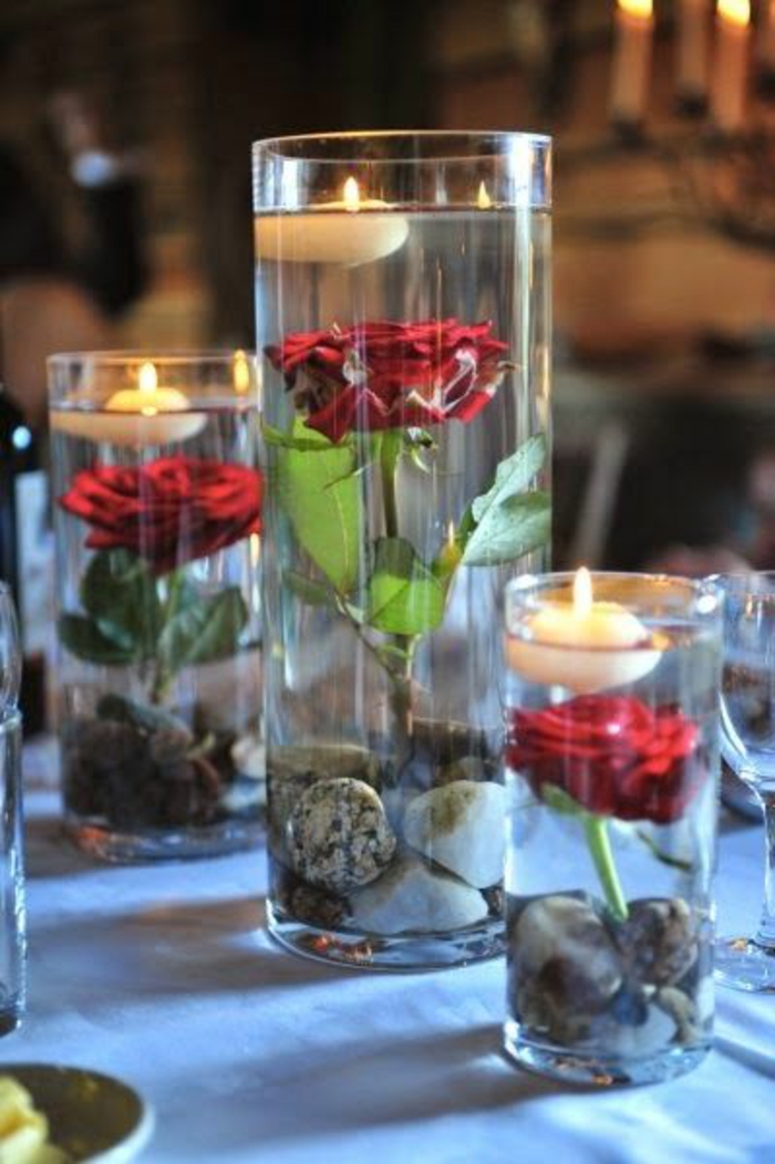 mariage-conte-de-fée-la-belle-et-la-bête-disney-déco-festive-décoration-table-belle-roses-et-bougies-vase-cristale