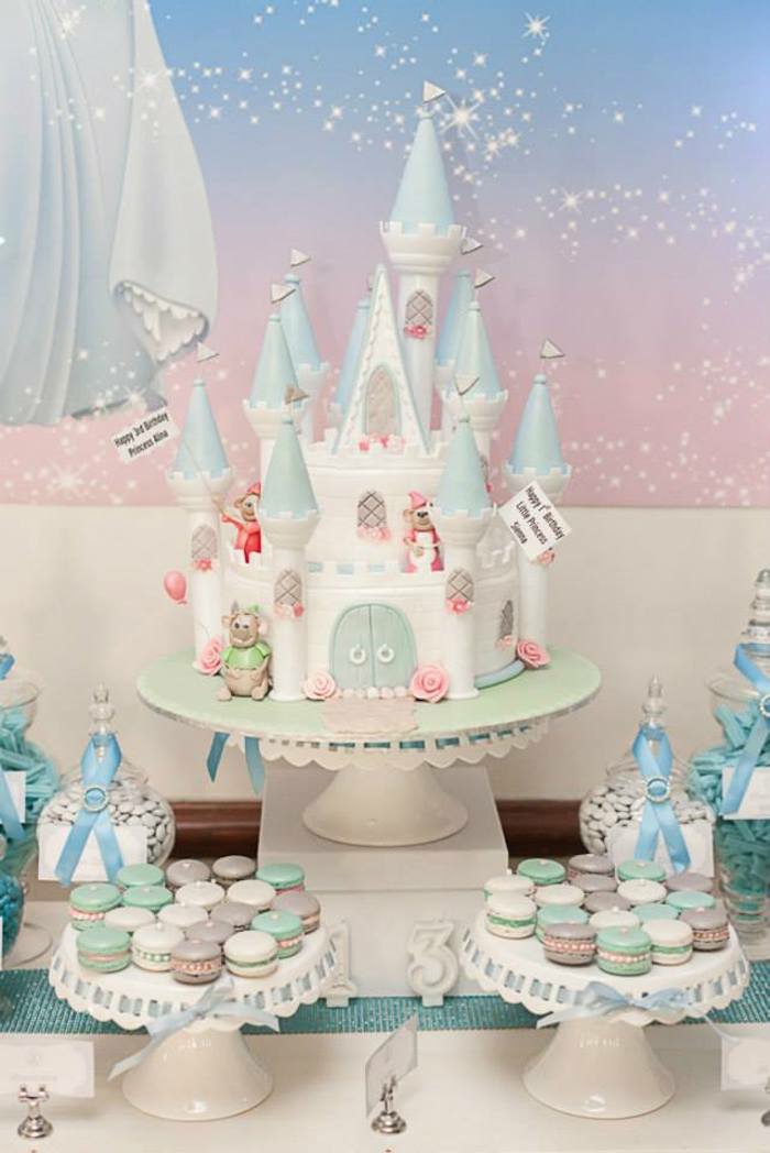 mariage-idées-organisation-hall-décoration-table-évenement-spécial-gâteau-anniversaire