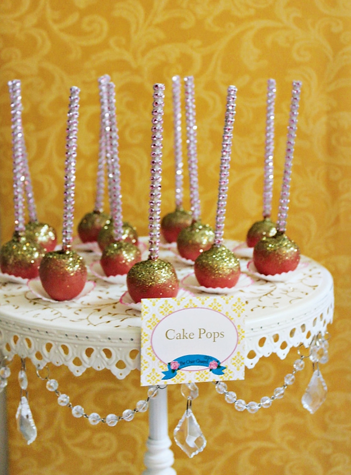 mariage-thématique-des-gâteaux-originales-de-mariage-idées-déco-fête-célébrer-avec-La-Belle-et-la-Bête-pommes